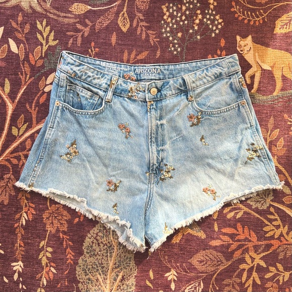 Arizona Jean Company Pants - Embroidered floral acid wash Arizona high rise short shorts, sz 14/15
